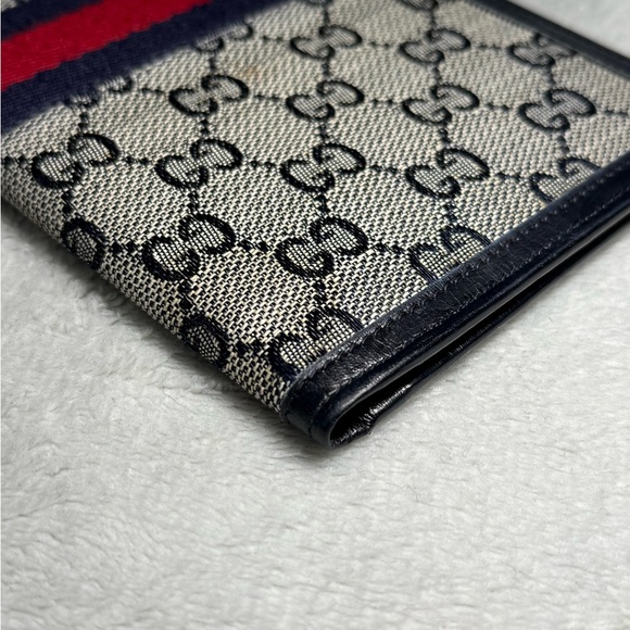 Authentic GUCCI GG Supreme Canvas Billfold - Picture 5 of 9